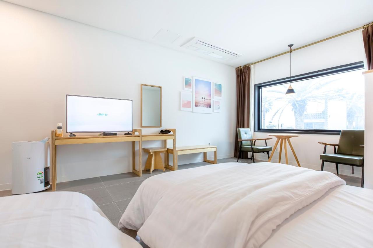 Lunamar Pension Jeju by Eksteriør bilde