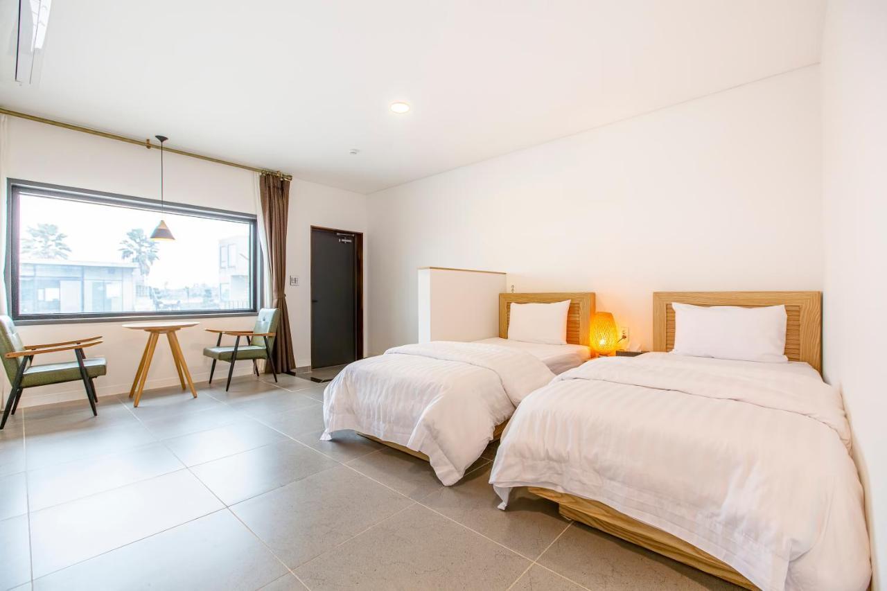 Lunamar Pension Jeju by Eksteriør bilde