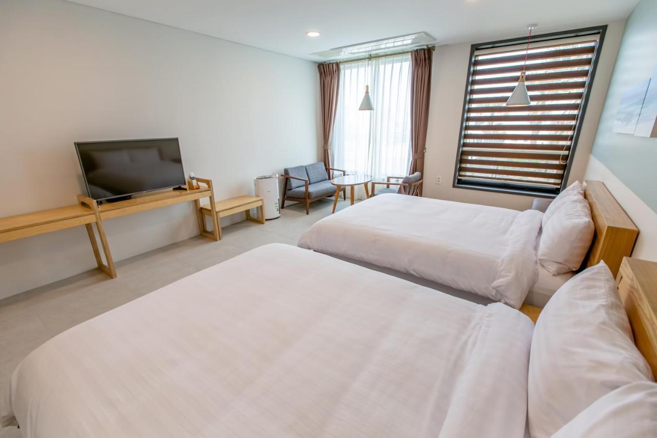 Lunamar Pension Jeju by Eksteriør bilde