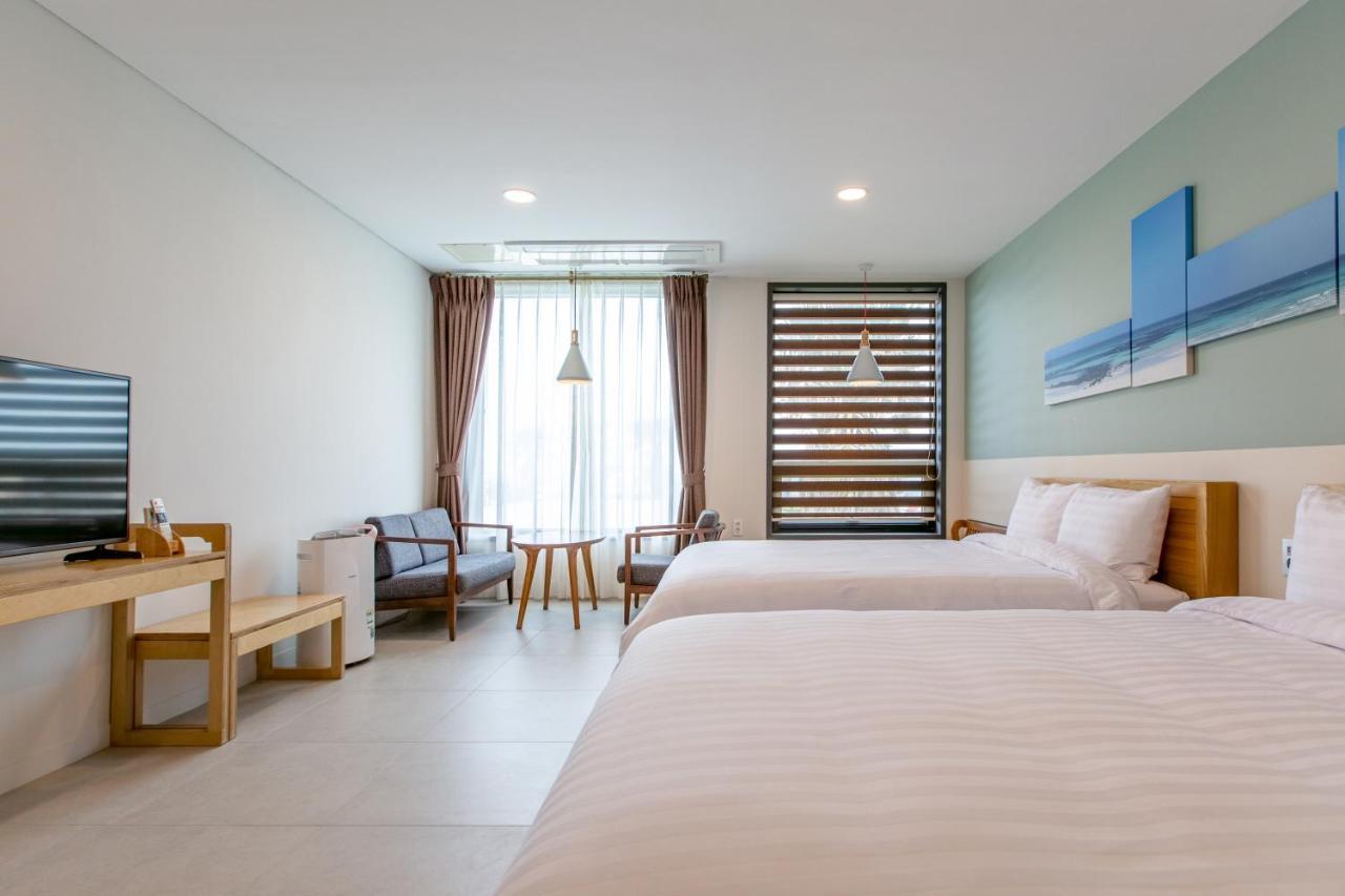 Lunamar Pension Jeju by Eksteriør bilde