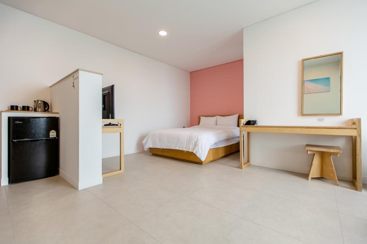 Lunamar Pension Jeju by Eksteriør bilde