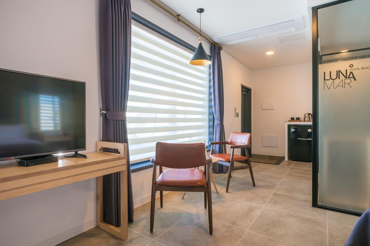Lunamar Pension Jeju by Eksteriør bilde