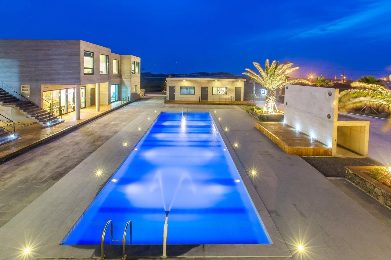 Lunamar Pension Jeju by Eksteriør bilde