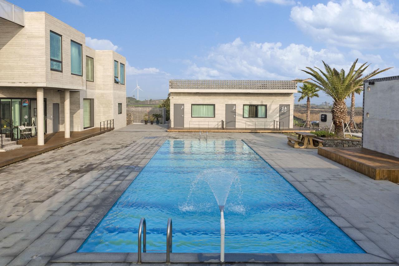 Lunamar Pension Jeju by Eksteriør bilde